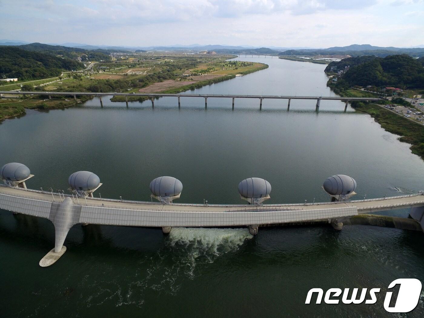 본문 이미지 - 경기도 여주에 있는 이포보 모습.  /뉴스1DB
