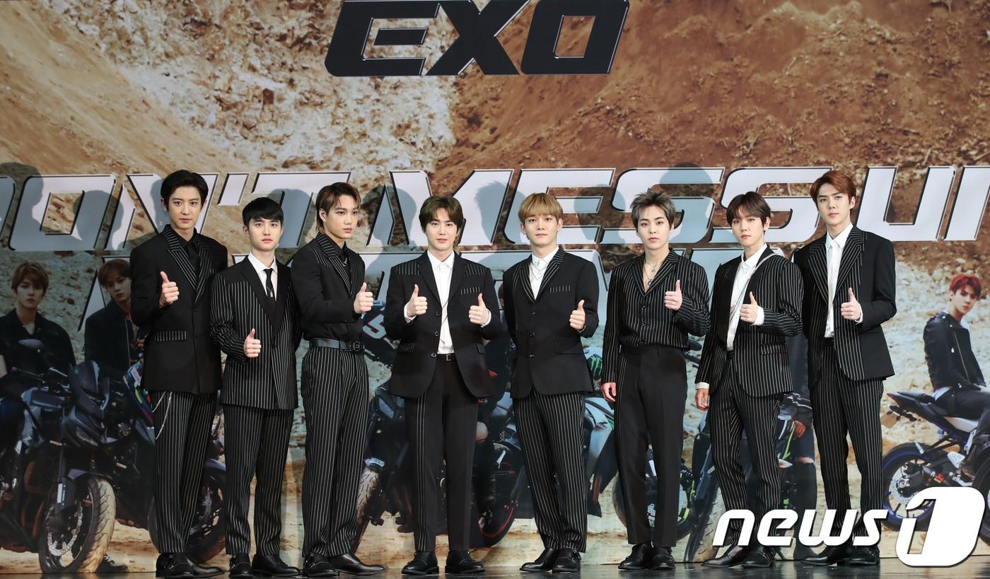 그룹 엑소(EXO)가 1일 오후 서울 강남구 삼성동 코엑스 아티움에서 열린 정규 5집 ‘돈트 메스업 마이 템포(DON’T MESS UP MY TEMPO)’ 발매 기념 음감회에 참석해 포즈를 취하고 있다. 왼쪽부터 찬열, 디오, 카이, 수호, 첸, 시우민, 백현, 세훈. 2018.11.1/뉴스1 ⓒ News1 권현진 기자