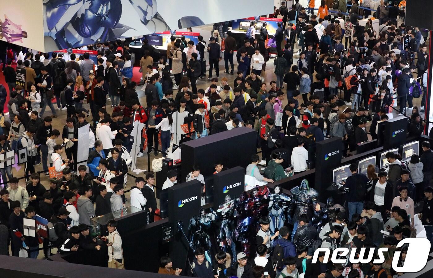 본문 이미지 - 지난해 11월 부산 해운대구 벡스코 제1전시장에서 열린 '2018 지스타' 행사장의 모습. ⓒ News1 여주연 기자