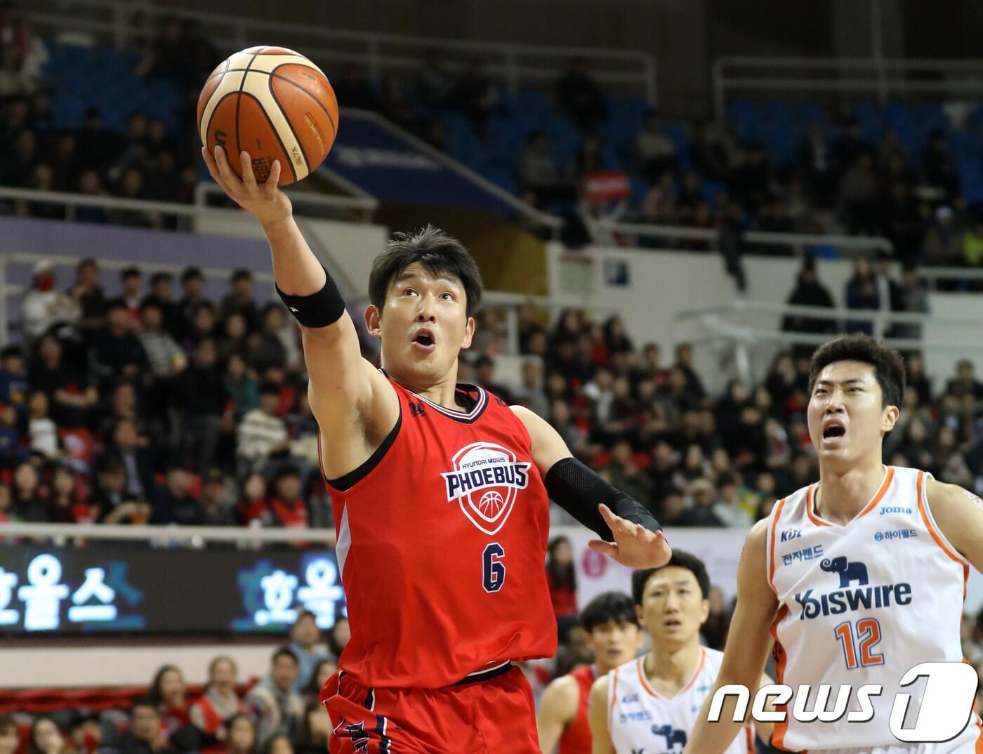 본문 이미지 - 2018-2019 SKT 5GX 프로농구 울산 현대모비스와 인천 전자랜드의 정규시즌 대결. /뉴스1 ⓒ News1 조민주 기자