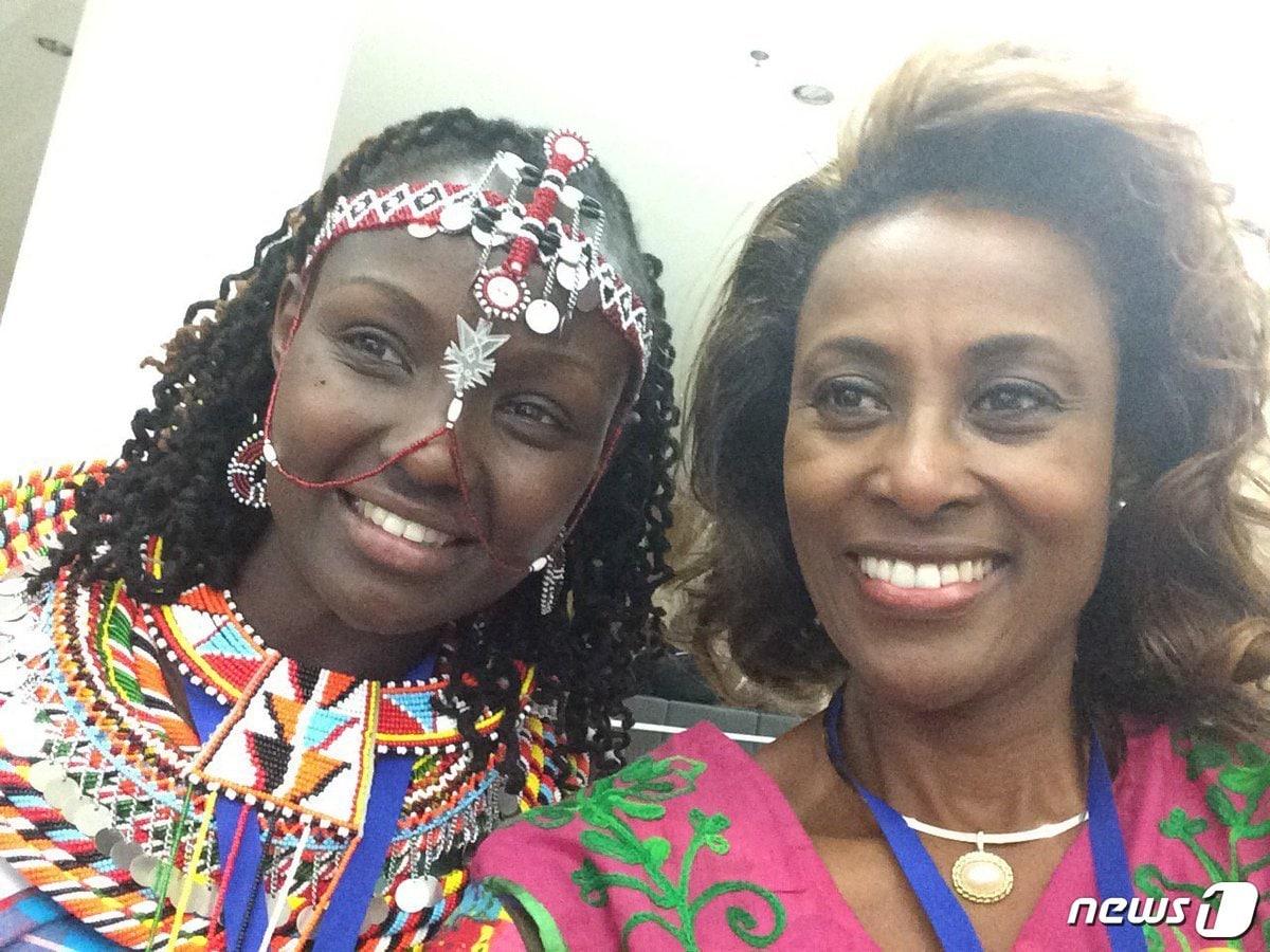 본문 이미지 - 에티오피아 신임 대법원장으로 임명된 메자 아세나피(오른쪽). <출처 = 트위터> ⓒ News1