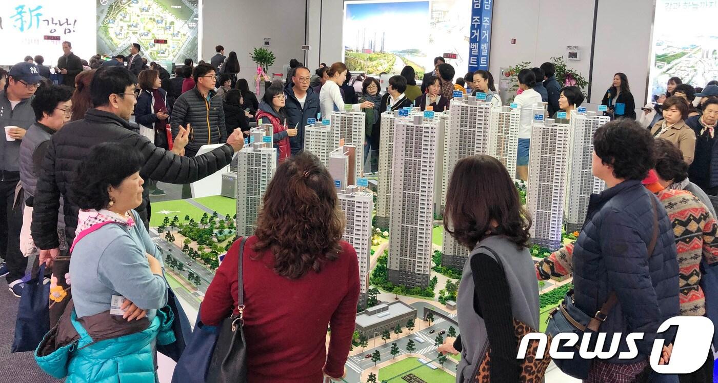 2018년 대전의 한 아파트 모델하우스 오픈 당시 모습.(특정 기사와 관련 없음) 뉴스1 ⓒ News1 