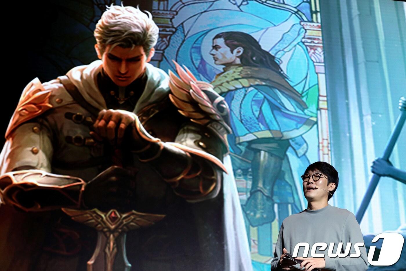 본문 이미지 - 이정헌 넥슨 대표가 '지스타 2018'에 출품할 게임을 공개하고 있는 모습 ⓒ News1 박정호 기자