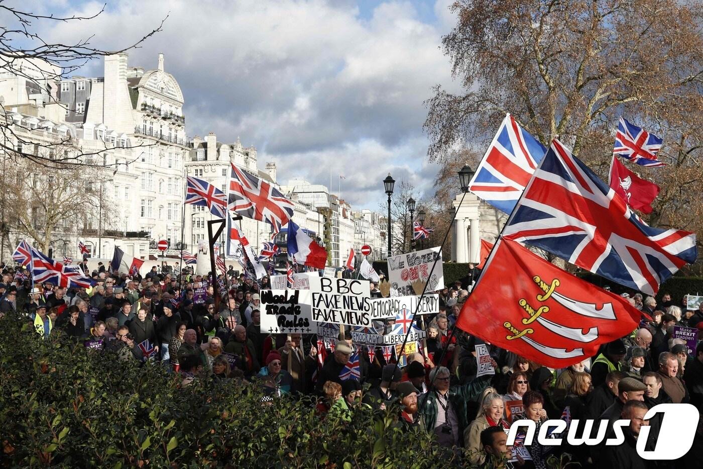 9일(현지시간) 영국 런던 국회의사당 앞에서 벌어진 브렉시트 찬반 시위. ⓒ AFP=뉴스1