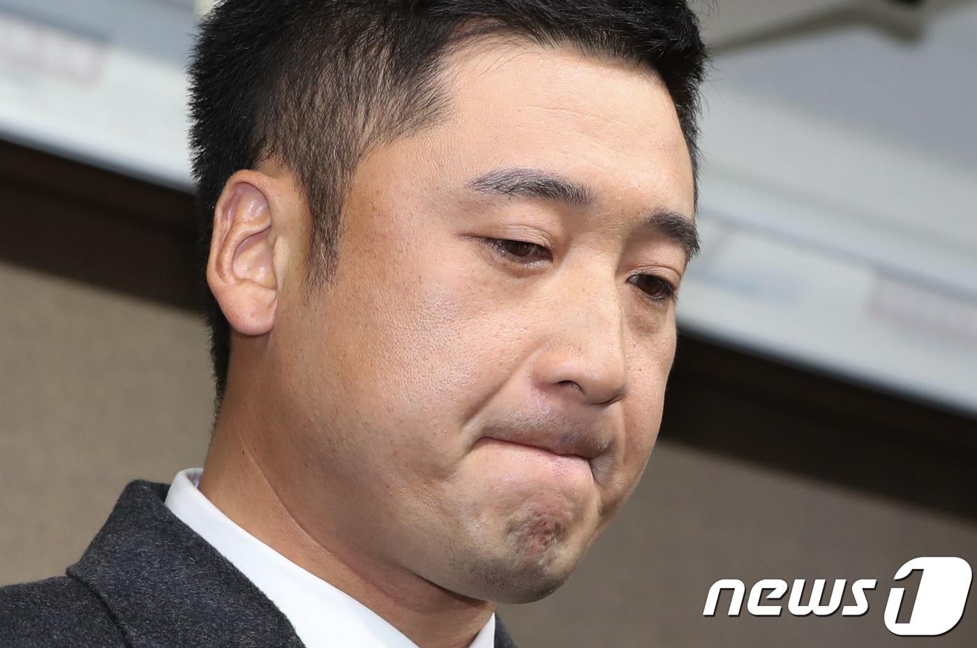 넥센 히어로즈 이택근이 19일 오후 서울 강남구 야구회관에서 기자회견을 열고 '문우람 폭행사건'에 대해 자신의 입장을 밝히고 있다. 2018.12.19/뉴스1 ⓒ News1 허경 기자