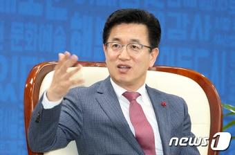 본문 이미지 - 허태정 대전시장이 21일 오후 대전시청에서 뉴스1과 신년 인터뷰를 하고 있다. 2018.12.21/뉴스1 ⓒ News1 주기철 기자