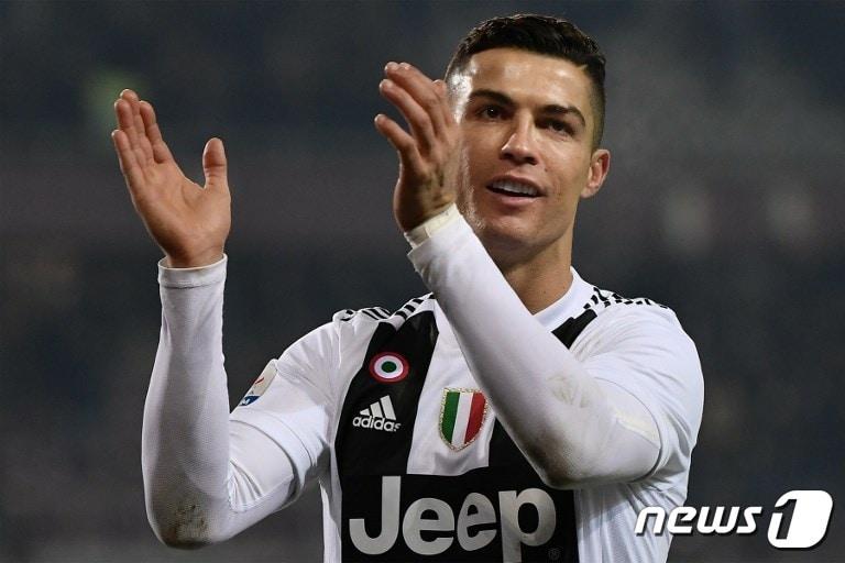 본문 이미지 - 유벤투스가 아디다스와 초대형 계약을 맺었다. 호날두 효과가 반영된 재계약이라는 해석이 많다. ⓒ AFP=News1