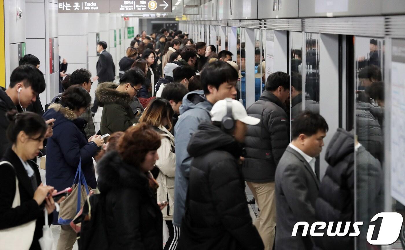 지하철 9호선. ⓒ News1 이재명 기자