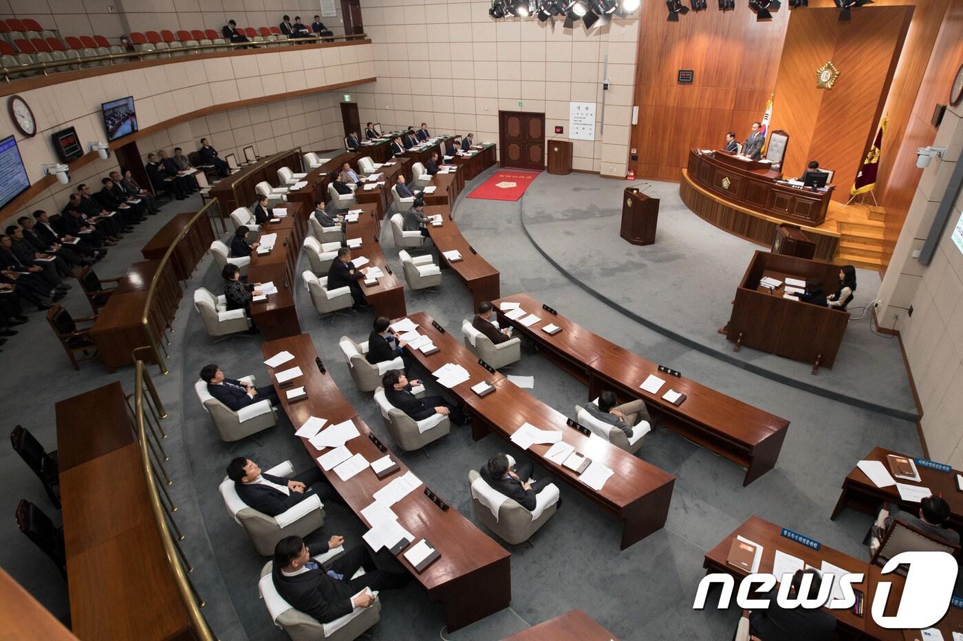 본문 이미지 - 군산시의회 본회의장.ews1