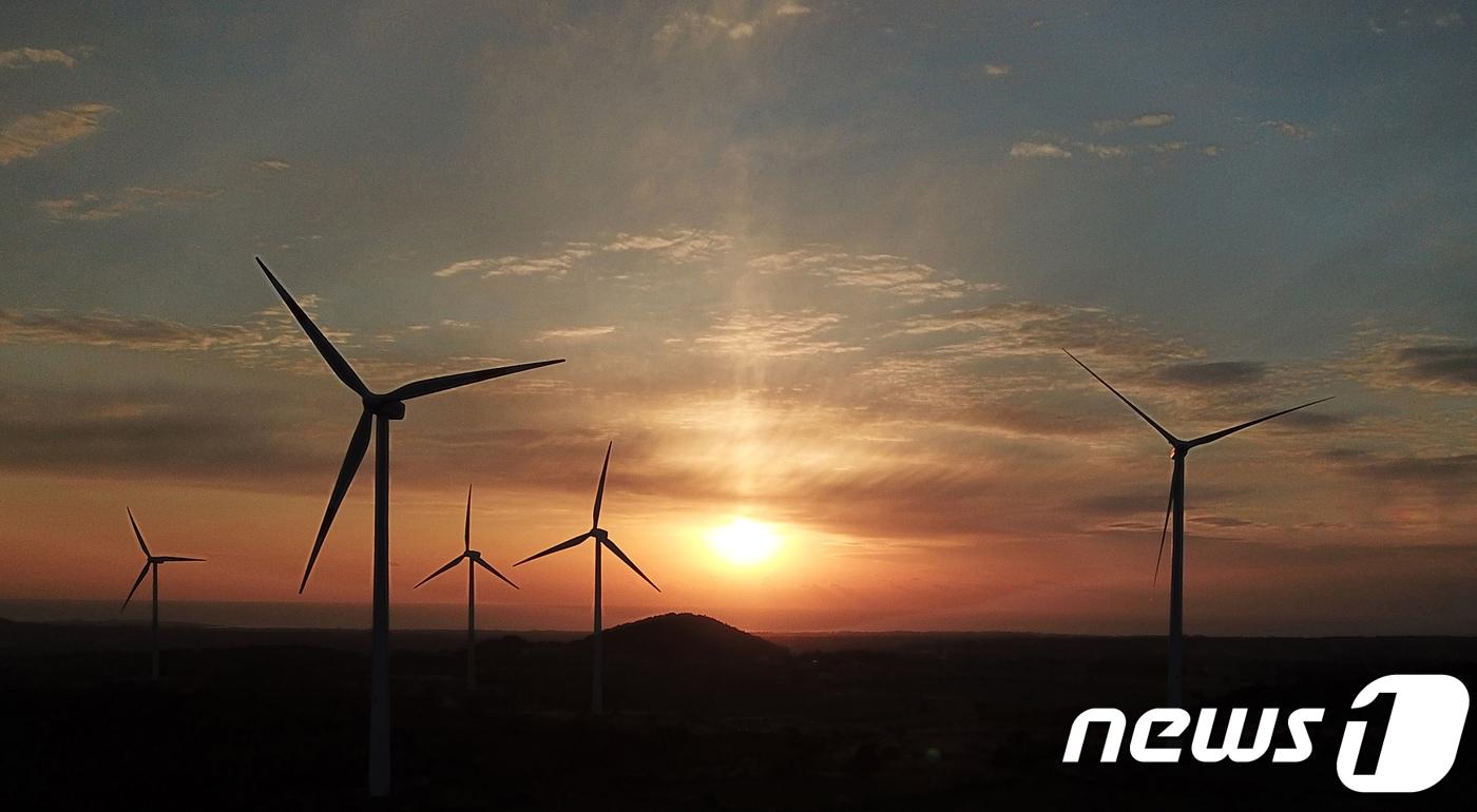 본문 이미지 - 제주 서귀포시 성산읍 수산리 풍력발전단지(자료사진)/뉴스1 