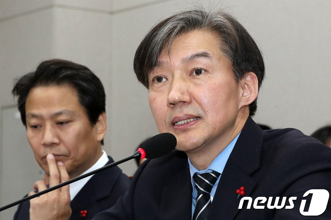 조국 전 법무부 장관(오른쪽)과 임종석 전 대통령비서실장. ⓒ News1 민경석 기자