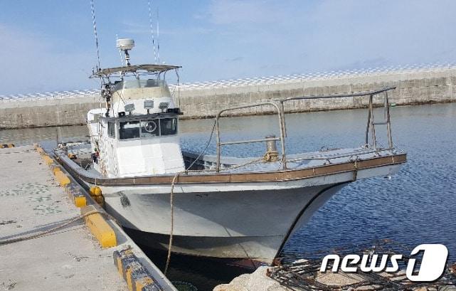 본문 이미지 - 포항해경이 1일 농림수산업자신용보증기금(농신보)을 부정대출 받아 고래포획선 선주 등 26명을 입건,이중 선주 최 모씨(39)등 4명에 대해 구속영장을 신청했다.(포항해양경찰서제공)2018.2.1/뉴스1ⓒ News1