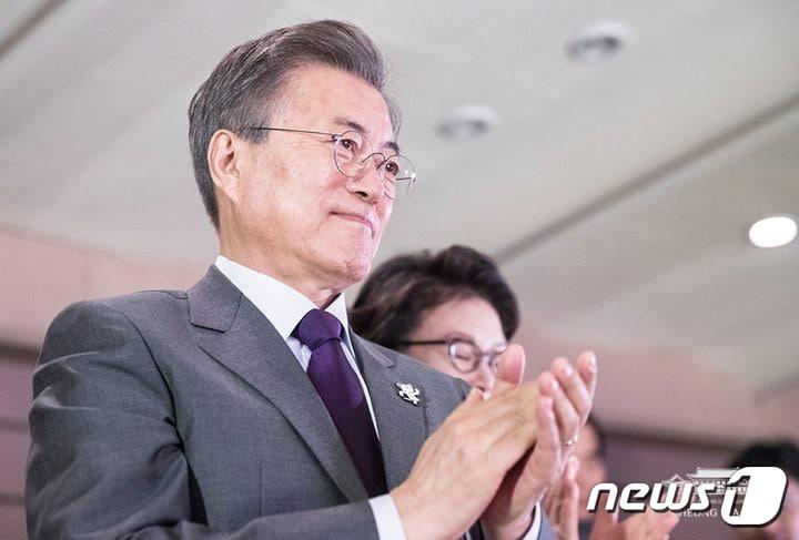 본문 이미지 - 문재인 대통령. (청와대 페이스북) 2018.2.11/뉴스1 ⓒ News1 이광호 기자