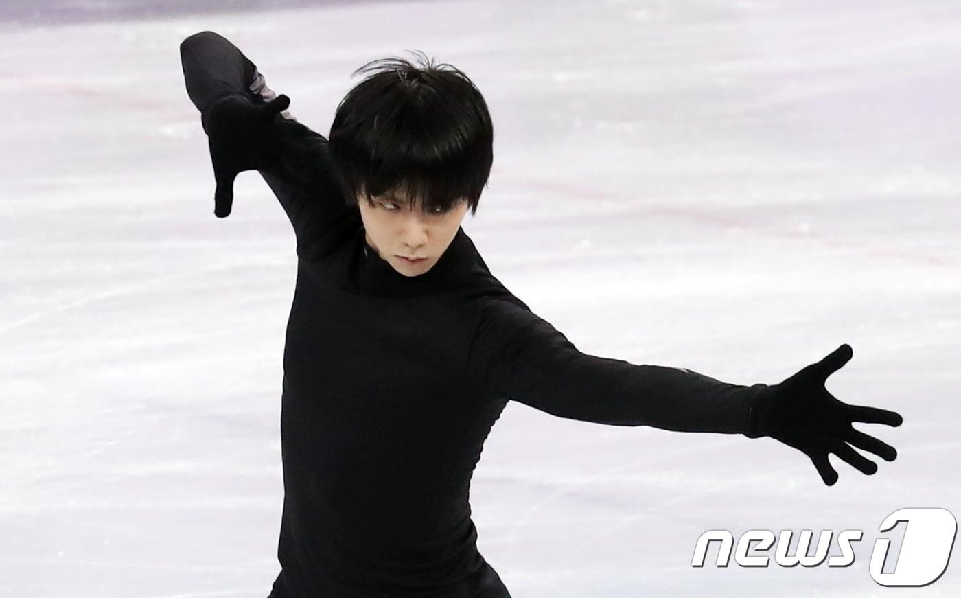 본문 이미지 - 피겨스케이팅 남자 싱글 2연패를 노리는 일본 하뉴 유즈루가 13일 오전 강원도 강릉 아이스아레나에서 훈련을 하고 있다. 2018.2.13/뉴스1 ⓒ News1 이재명 기자