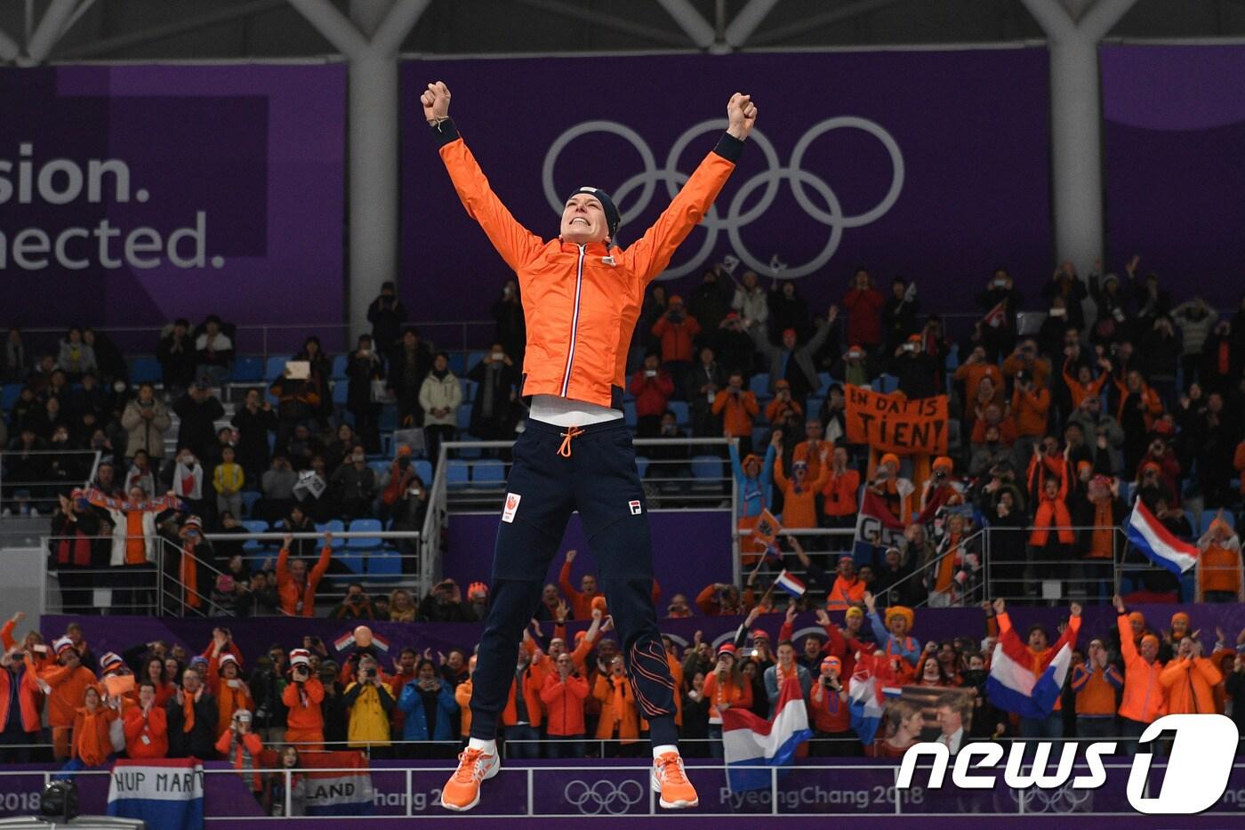 이레인 뷔스트(32)가 12일  스피드스케이팅 여자 1500m에서 우승을 차지한 뒤 기뻐하고 있다. ⓒ AFP=News1