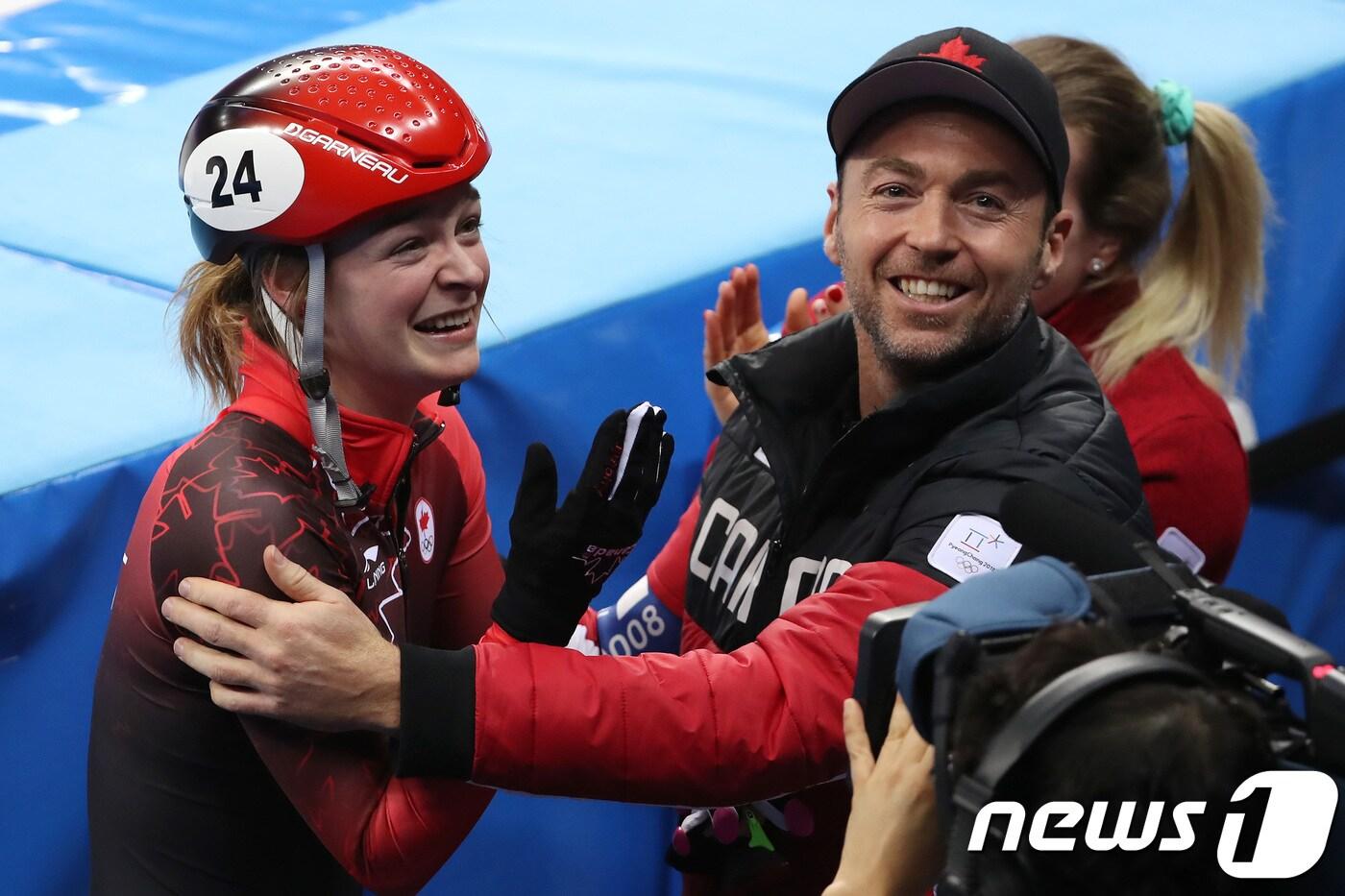 캐나다의 킴부탱이 13일 오후 강원도 강릉 아이스아레나에서 열린 2018 평창동계올림픽 쇼트트랙 스피드 스케이팅 여자 500m 결승 경기에서 동메달을 차지하고 기뻐하고 있다.  2018.2.13/뉴스1 ⓒ News1 임세영 기자