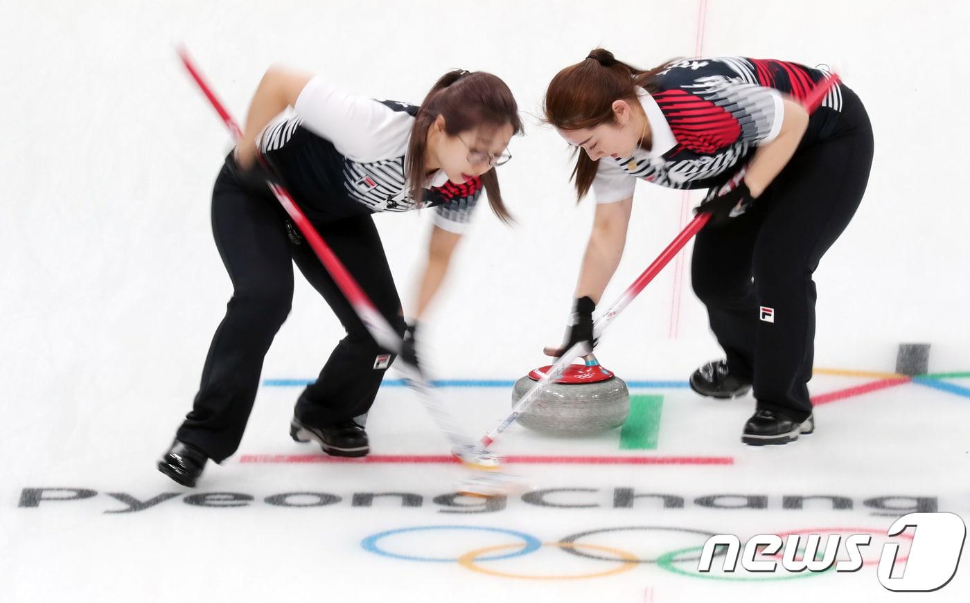 본문 이미지 - 대한민국 컬링 국가대표팀 김영미, 김선영./뉴스1 DB ⓒ News1 이재명 기자