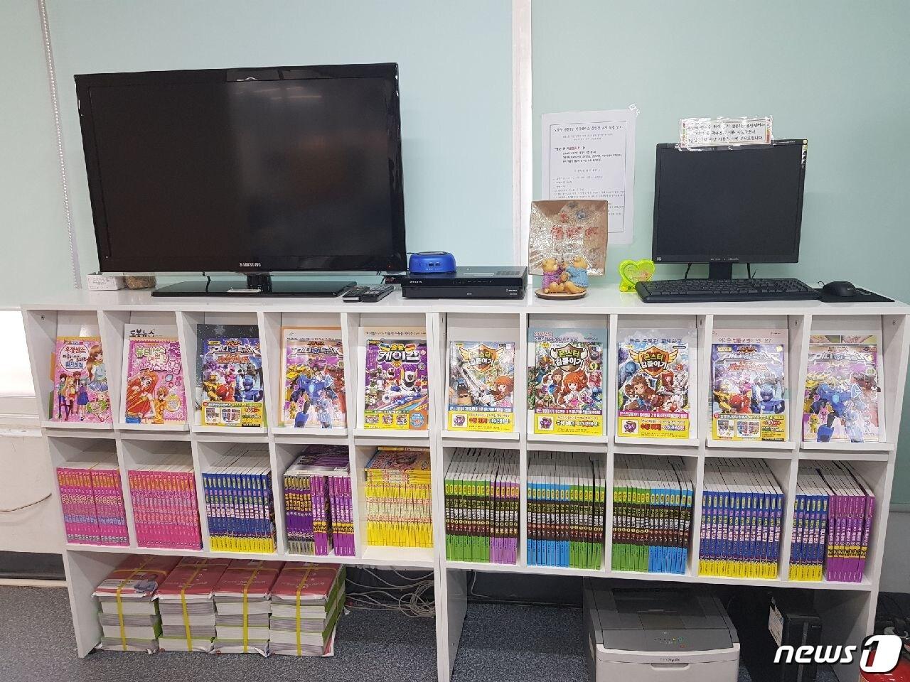 본문 이미지 - 도봉구 쌍문1동 주민센터에 비치된 만화책(도봉구 제공)ⓒ News1