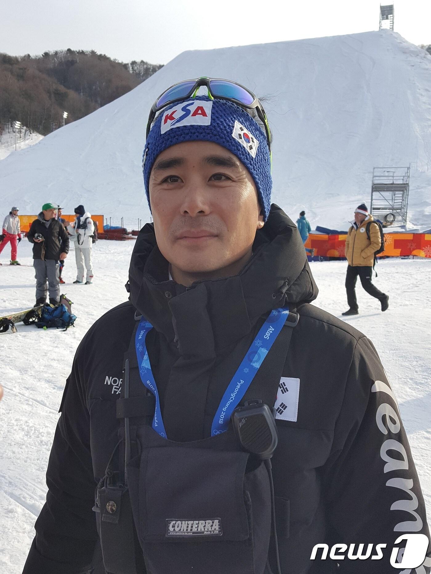 본문 이미지 - 2018 평창동계올림픽 스노보드 남자 평행대회전에서 은메달을 획득한 이상호의 숨은 조력자 이상헌 알파인 스노보드 대표팀 코치.ⓒ News1