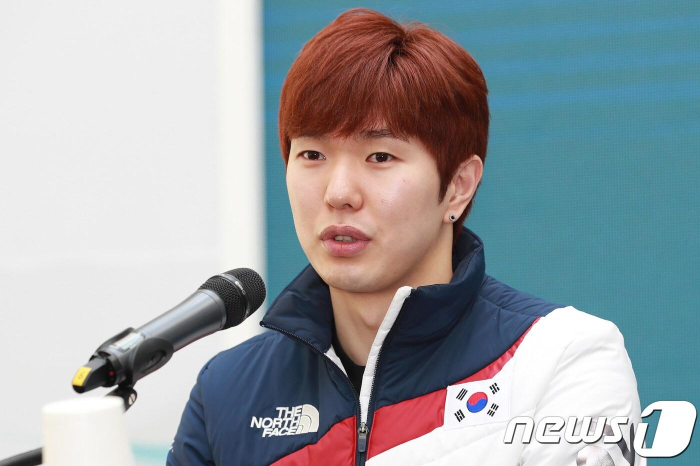 본문 이미지 - 대한민국 김태윤이 25일 오전 강원도 강릉 올림픽파크 내 코리아하우스에서 열린 기자회견에서 2018 평창동계올림픽 스피드스케이팅 남자 1,000m 동매달 획득에 관련해 소감을 밝히고 있다. 2018.2.25/뉴스1 ⓒ News1 임세영 기자