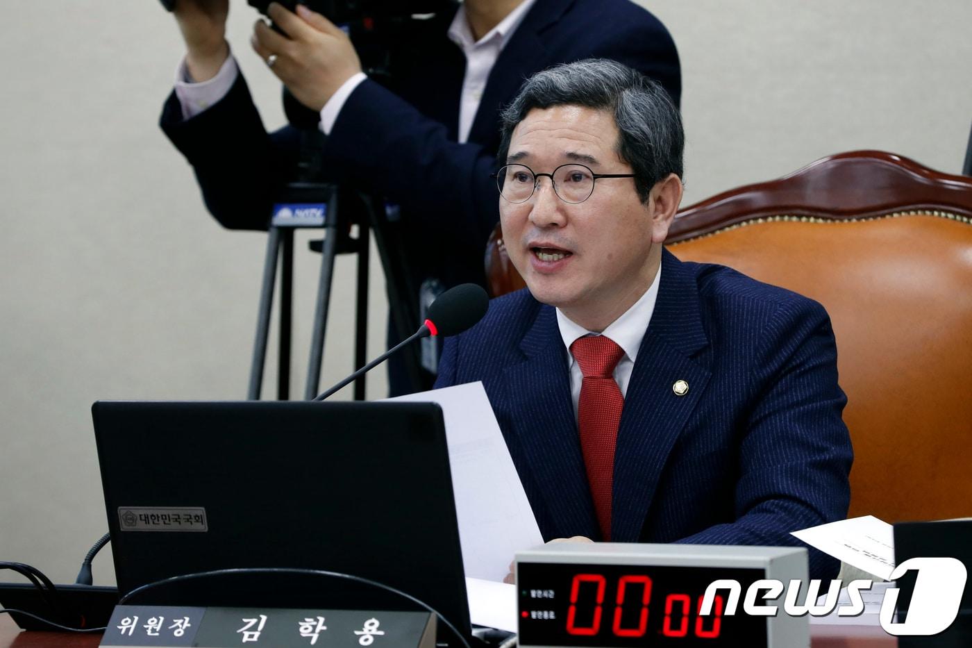 본문 이미지 - 김학용 국회 국방위원회 위원장. 뉴스1 ⓒ News1 안은나 기자