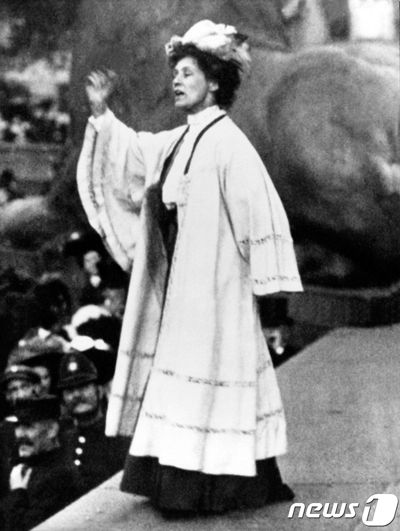 본문 이미지 - 영국의 여성 참정권 운동을 이끌었던 에밀리 팽크허스트(1858-1928) ⓒ AFP=뉴스1