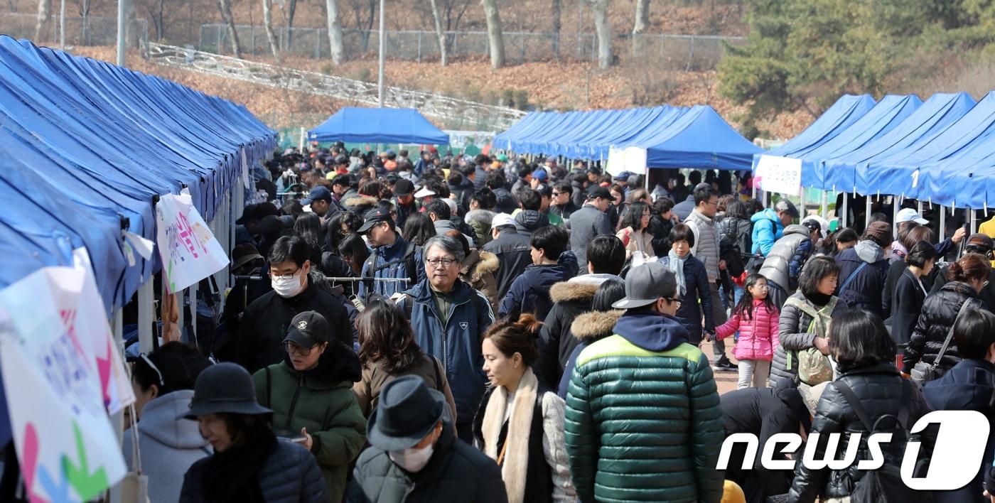 서울 서초구의 '서초토요벼룩시장. (뉴스1DB) ⓒ News1 황기선 기자