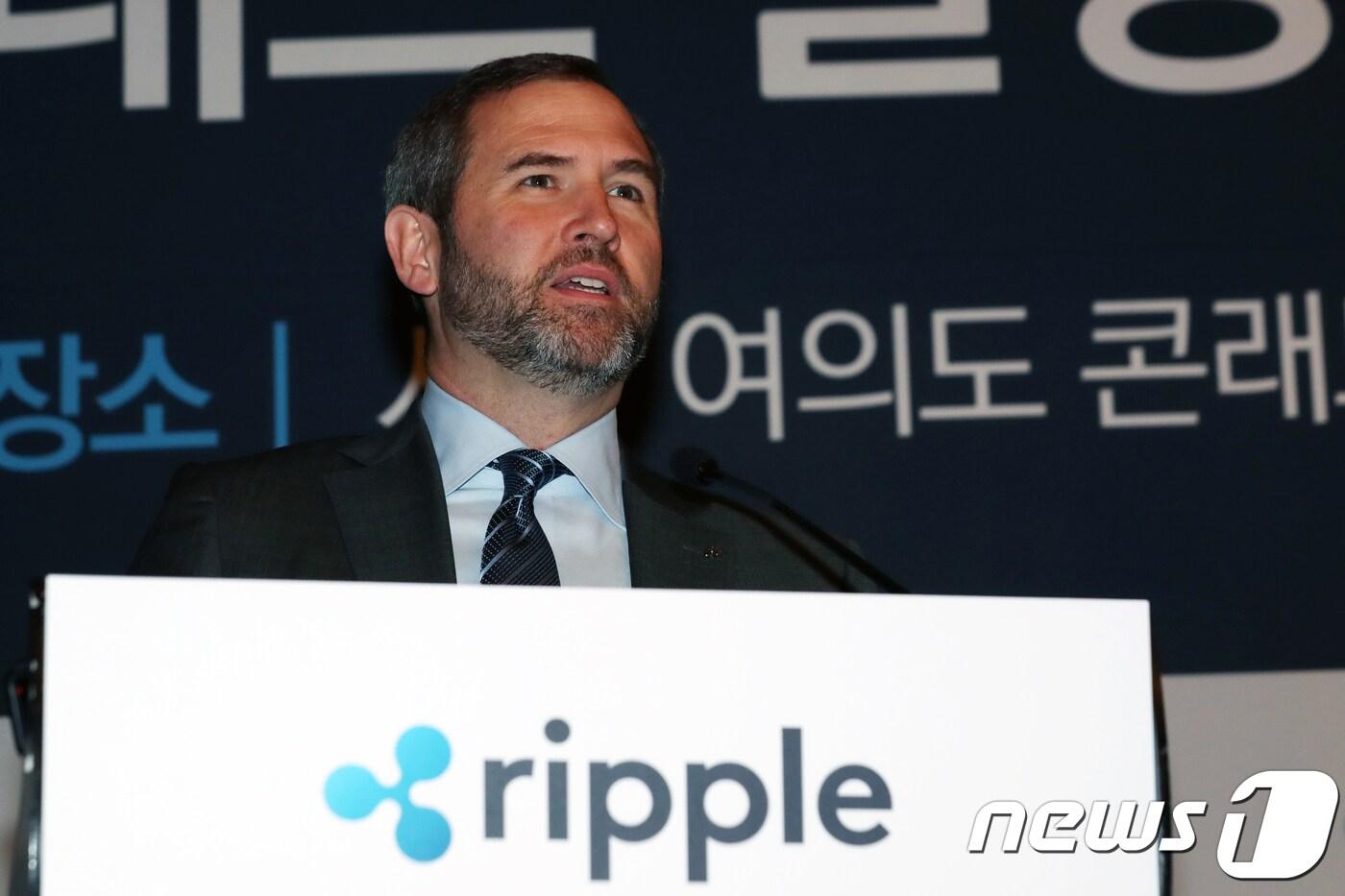 브래드 갈링하우스(Brad Garlinghouse) 암호화폐 ‘리플’ 최고경영자(CEO)가 14일 오후 서울 영등포구 여의도 콘래드호텔에서 열린 기자간담회에서 인사말을 하고 있다. 이번 간담회에서 갈링하우스 CEO는 리플의 사업전략과 금융권 기술혁신 분야의 성과에 대해 설명했다. 2018.3.14/뉴스1 ⓒ News1 황기선 기자