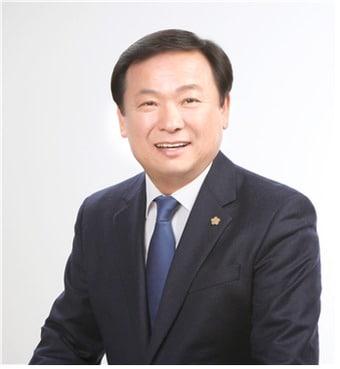 본문 이미지 - 더불어민주당 성경찬 전북도의원(고창 1선거) 예비후보가 15일 기자회견을 열고 본격적인 선거활동에 들어갔다. ⓒ News1