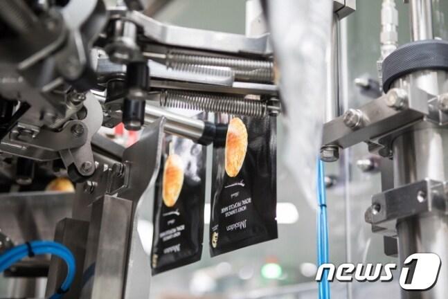 본문 이미지 - '꿀광 로얄 프로폴리스 마스크'ⓒ News1