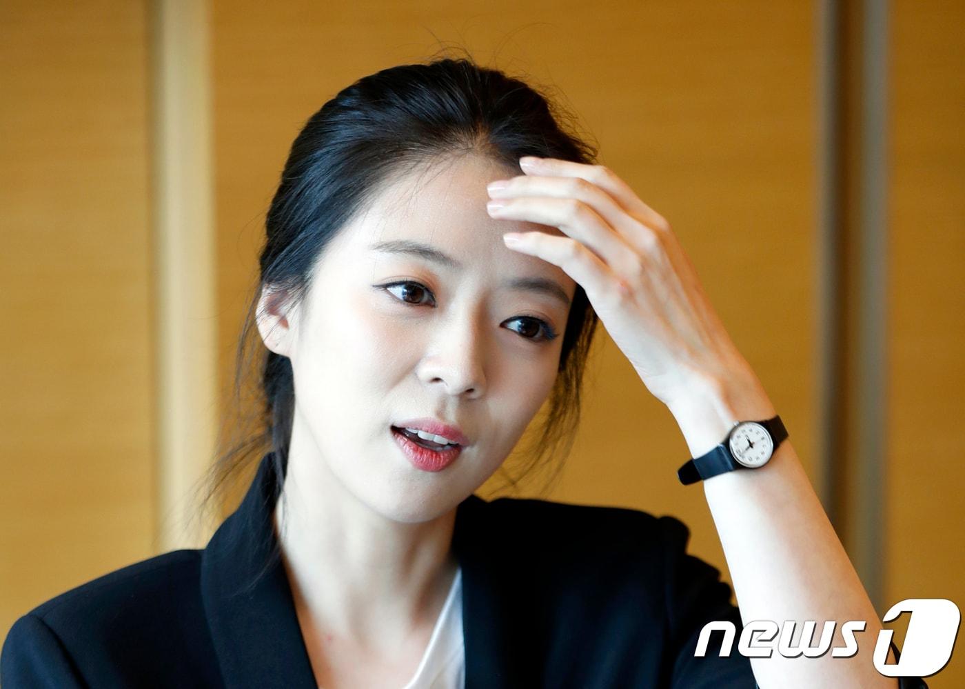 배현진 국민의힘 의원이 자유한국당 서울 송파을 당협위원장&#40;전 MBC 앵커&#41; 시절 20일 여의도의 한 카페에서 뉴스1과 단독 인터뷰를 하고 있다. 2018.3.21/뉴스1 ⓒ News1 안은나 기자