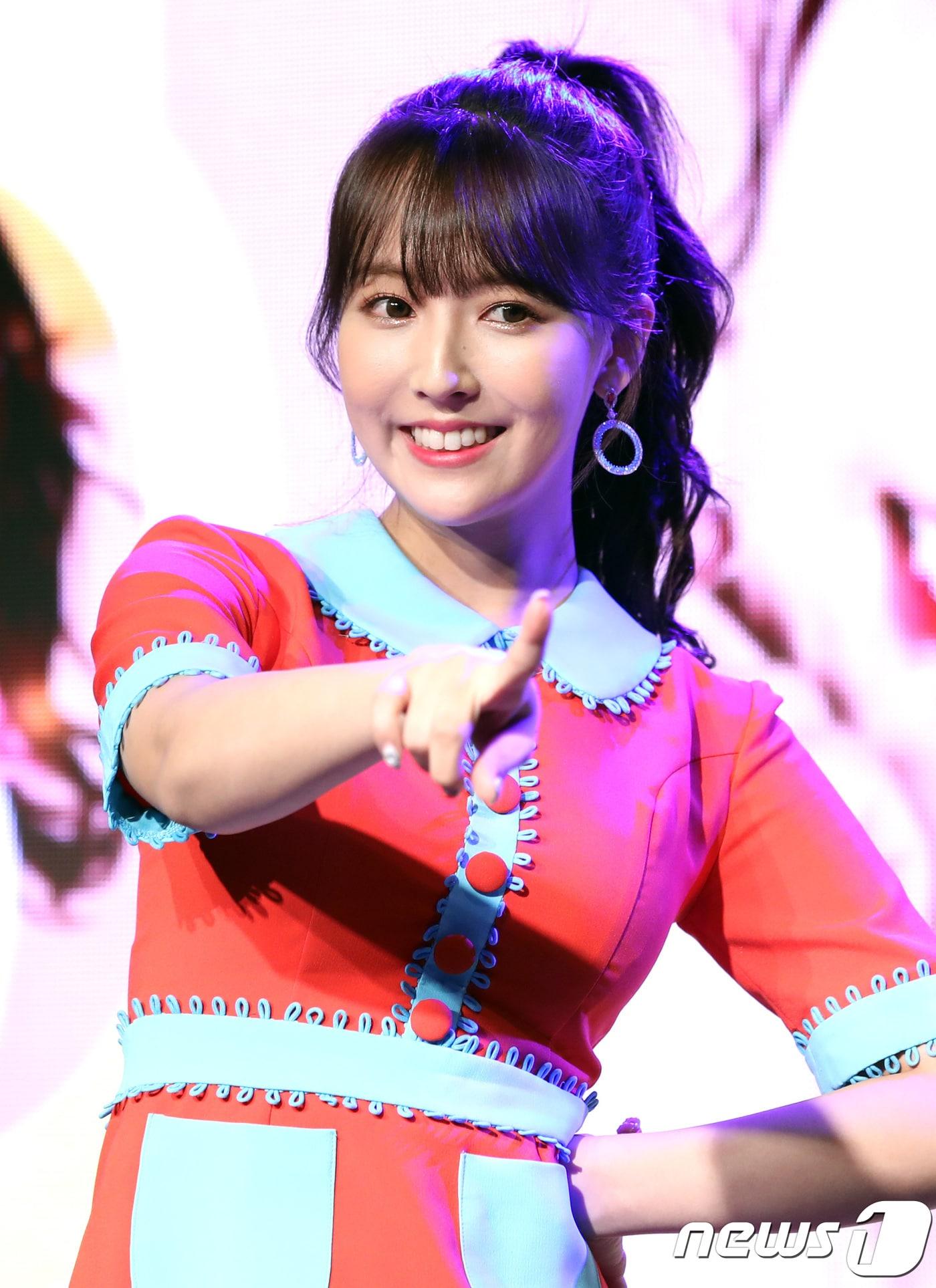 본문 이미지 - 허니팝콘 미카미 유아가 21일 오전 서울시 마포구 스테이라운지에서 첫 번째 앨범 ‘비비디 바비디 부’(Bibidi Babidi Boo) 쇼케이스를 열고 포즈를 취하고 있다. 2018.3.21./뉴스1 ⓒ News1 권현진 기자