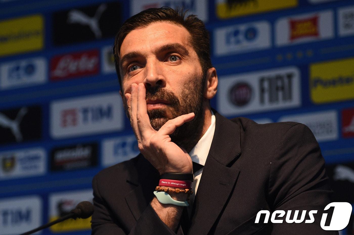 이탈리아 대표팀에 복귀한 잔루이지 부폰(유벤투스)이 23일(이하 한국시간) 아르헨티나와의 평가전을 하루 앞두고 열린 기자회견에 참석했다. ⓒAFP=News1