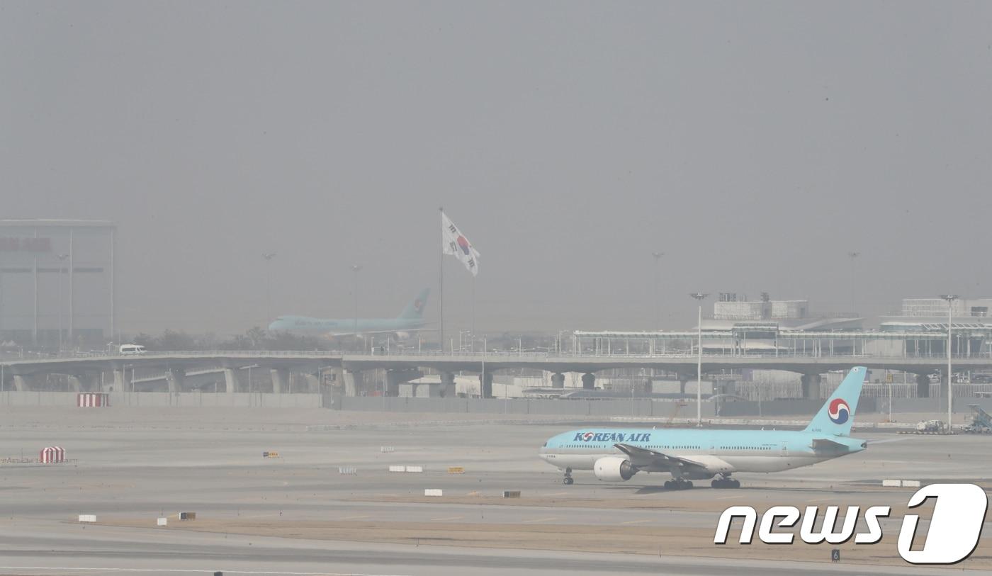 새벽부터 오전까지 짙게 깔린 안개로 충북 청주국제공항의 항공기 운행이 차질을 빚고 있다.(사진은 기사 내용과 무관함) / 뉴스1 ⓒ News1