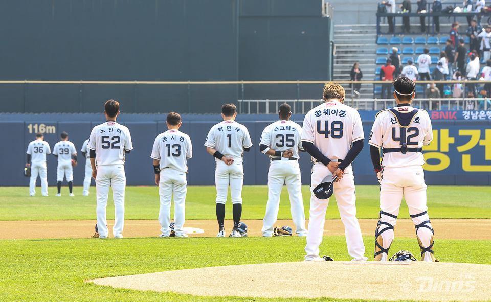 본문 이미지 - NC 다이노스의 신진호(오른쪽)가 2018시즌 초반 김태군의 공백을 잘 메우고 있다. (NC 다이노스 제공). ⓒ News1