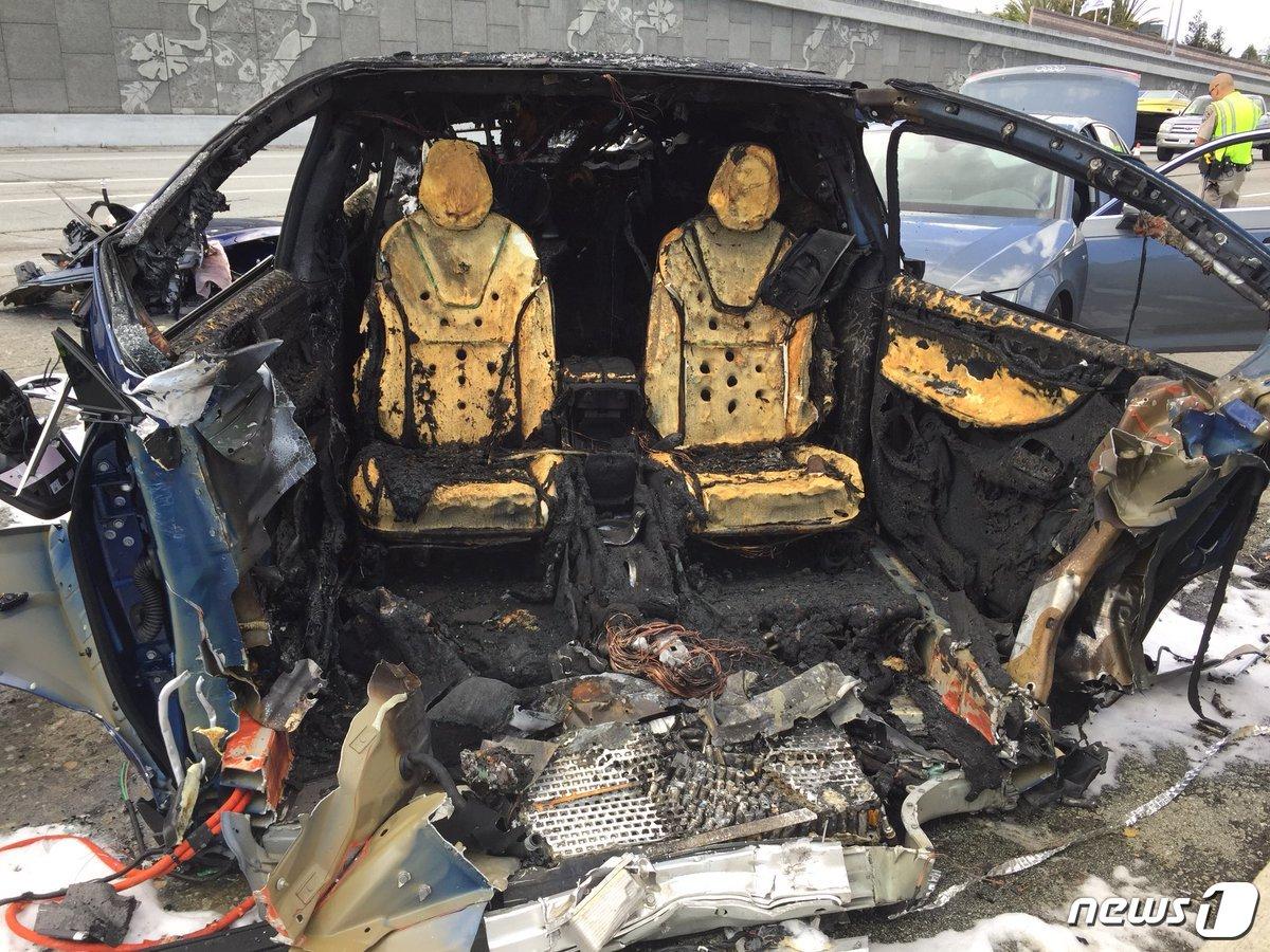 본문 이미지 - 사고가 발생한 테슬라 차량 모습(뉴스1DB)ⓒ News1