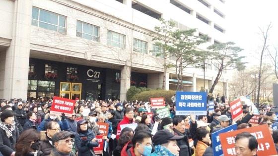 본문 이미지 - 양천구 목동 입주민들이 정부의 재건축 안전진단 강화 방침에 항의 집회를 열였다.ⓒ News1