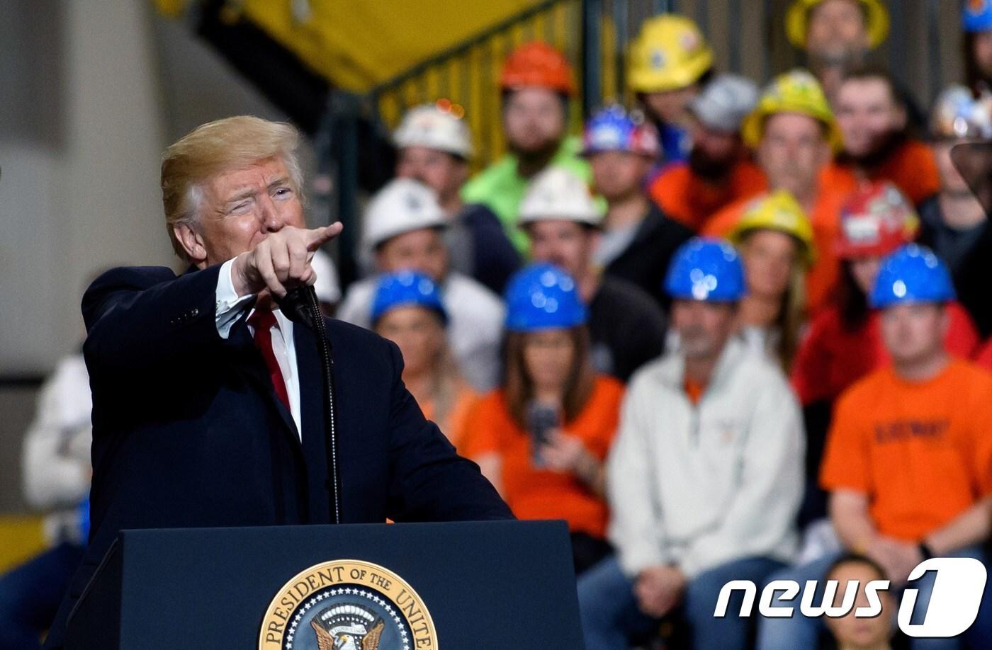 도널드 트럼프 미국 대통령이 29일(현지시간) 오하이오 주 리치필드에서 한미 양국이 원칙적으로 합의한 것으로 발표한 FTA 개정 협상에 대해 "북한과의 협상이 타결된 이후로  미룰 수도  있다"고 말했다. ⓒ AFP=뉴스1 ⓒ News1