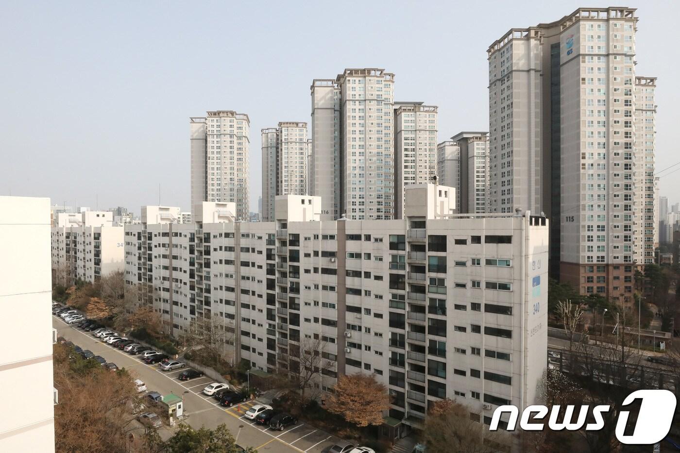 서울 강남의 한 재건축 단지의 모습.(뉴스1 자료사진)ⓒ News1 임세영 기자