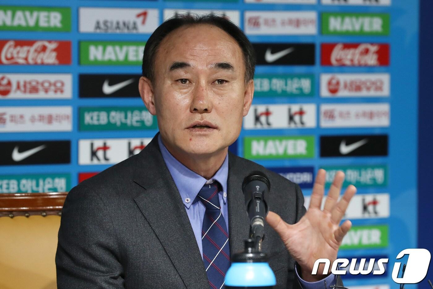 본문 이미지 - 김학범 신임 대한민국 U-23 축구 대표팀 감독이 5일 오후 서울 종로구 축구회관에서 기자회견을 갖고 취임 소감을 밝히고 있다. 2018.3.5/뉴스1 ⓒ News1 임세영 기자