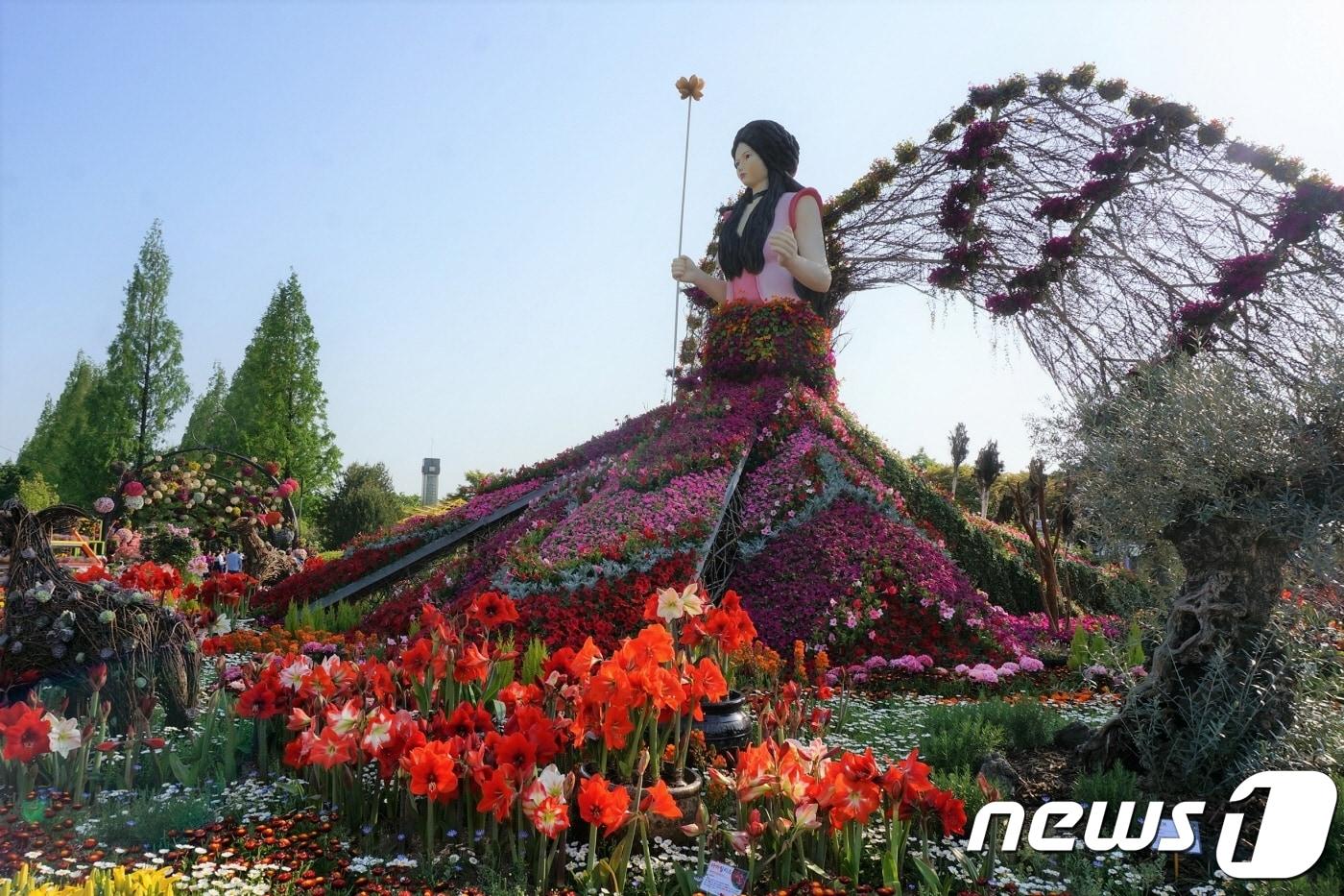 본문 이미지 - 지난해 고양국제꽃박람회의 고양꽃향기평화정원 /사진제공=고양국제꽃박람회조직위 ⓒ News1