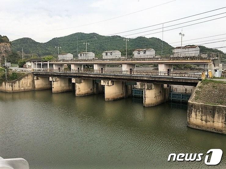 본문 이미지 - 해창만 방조제 1호 배수갑문.(고흥군 제공)/뉴스1 ⓒ News1 지정운 기자
