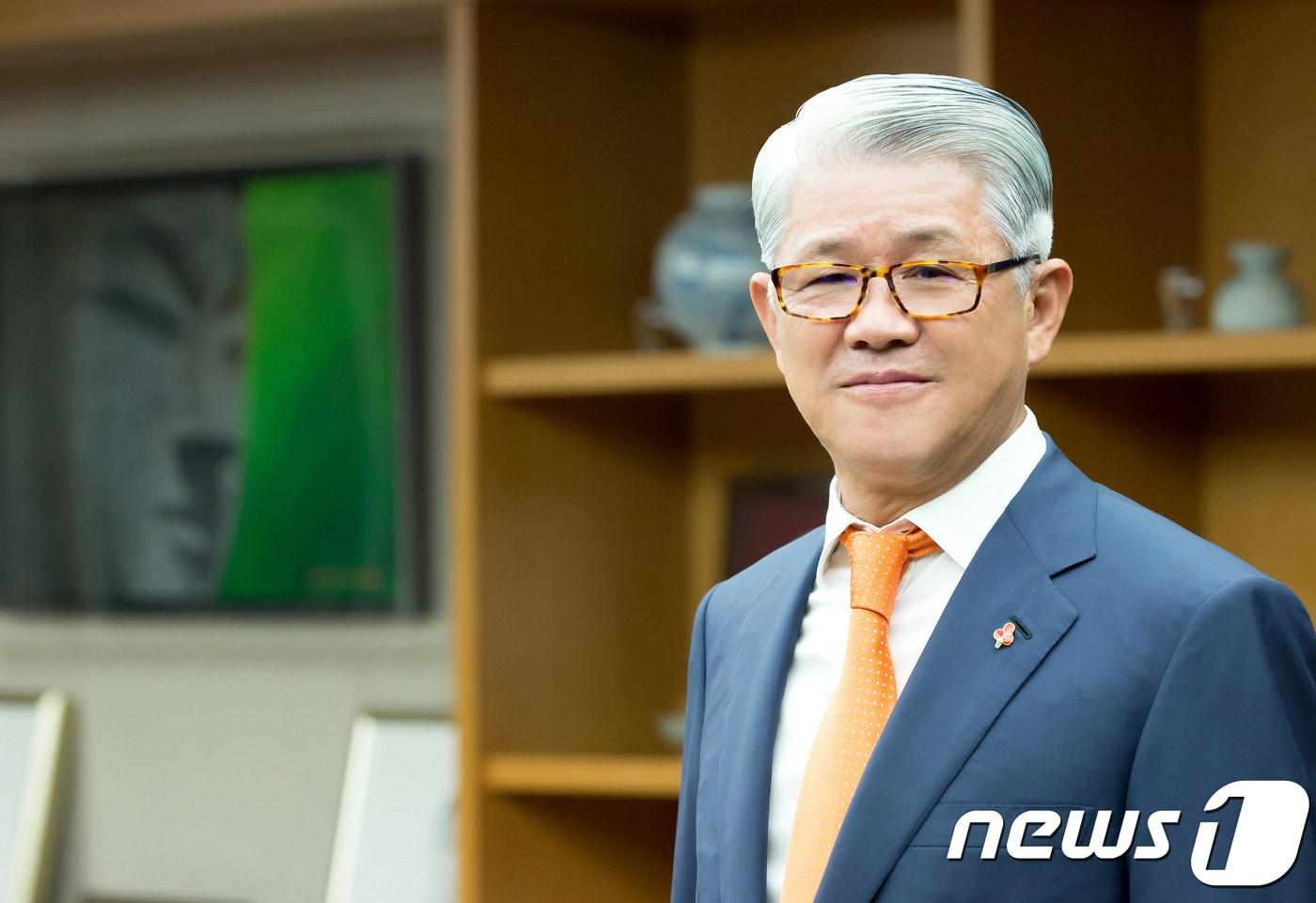 본문 이미지 - 최신원 SK네트웍스 회장ⓒ News1