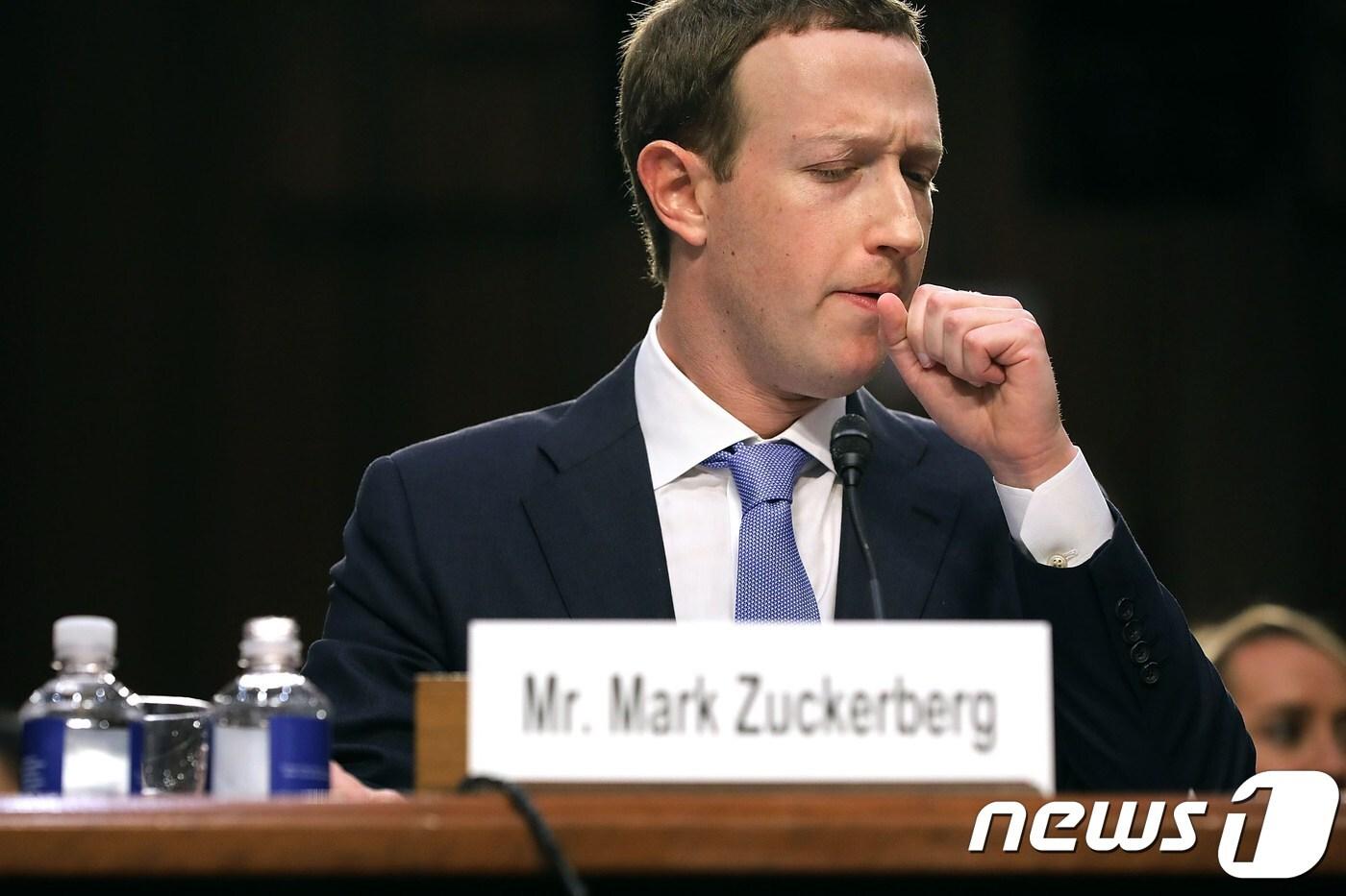 10일(현지시간) 미국 상원 법사위원회·상무위원회 합동 청문회에 출석한 마크 저커버그 페이스북 최고경영자(CEO). ⓒ AFP=뉴스1