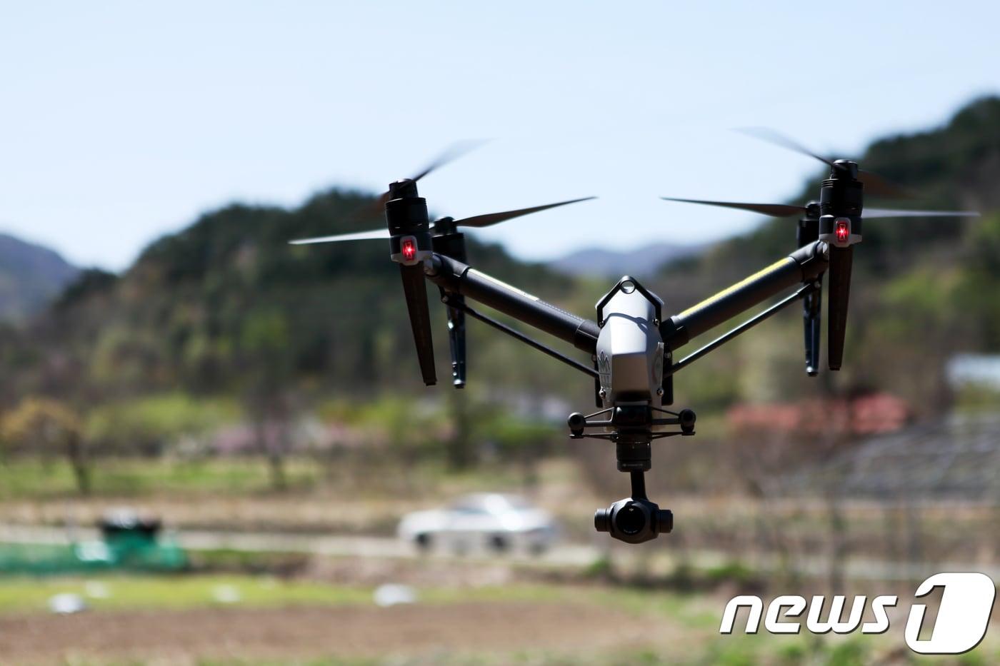 무인항공기(드론) (강릉산림항공관리소 제공) 2018.4.12/뉴스1 ⓒ News1 서근영 기자
