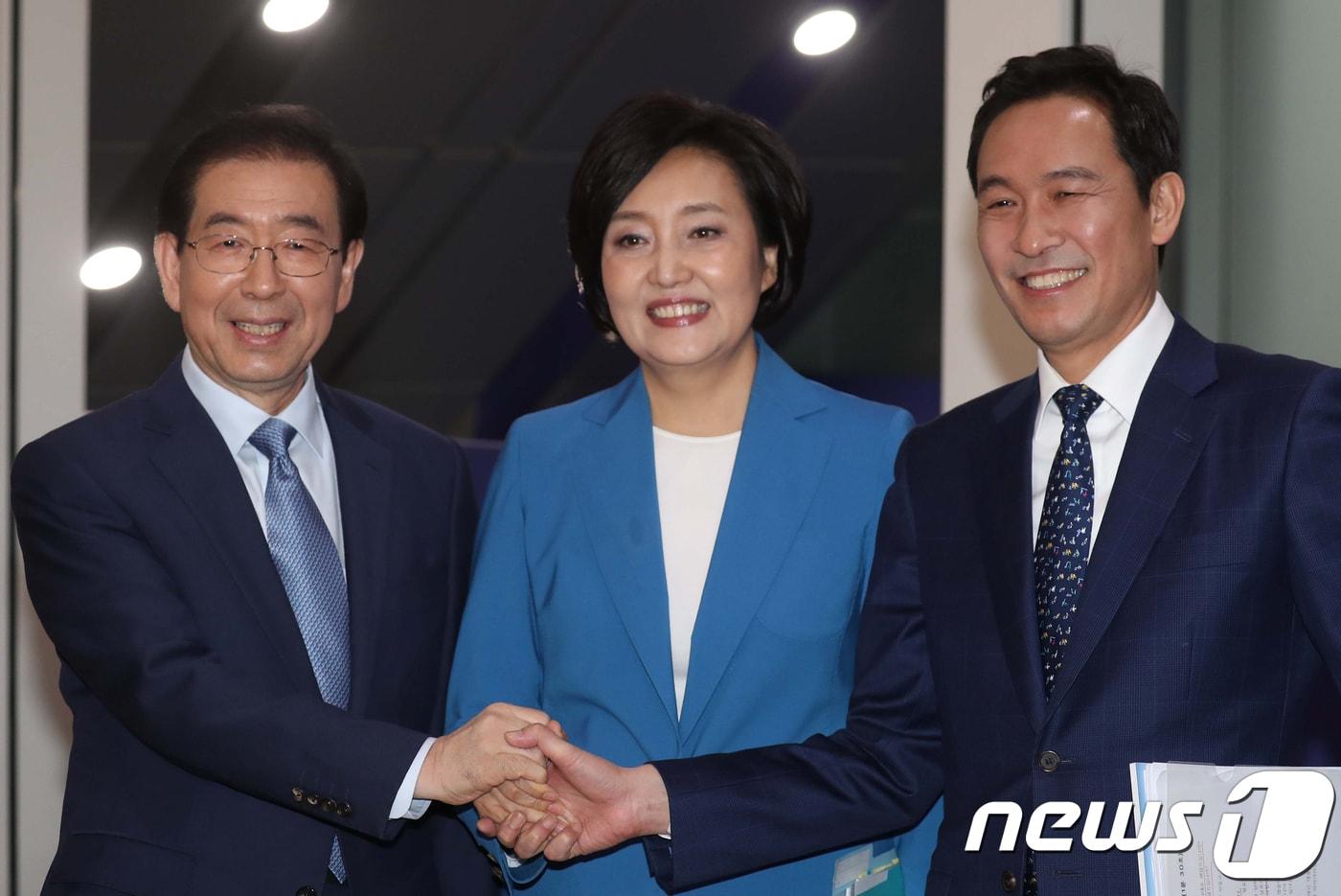 본문 이미지 - 민주당 서울시장 경선에 출마한 박원순 서울시장, 박영선·우상호 의원 ⓒ News1