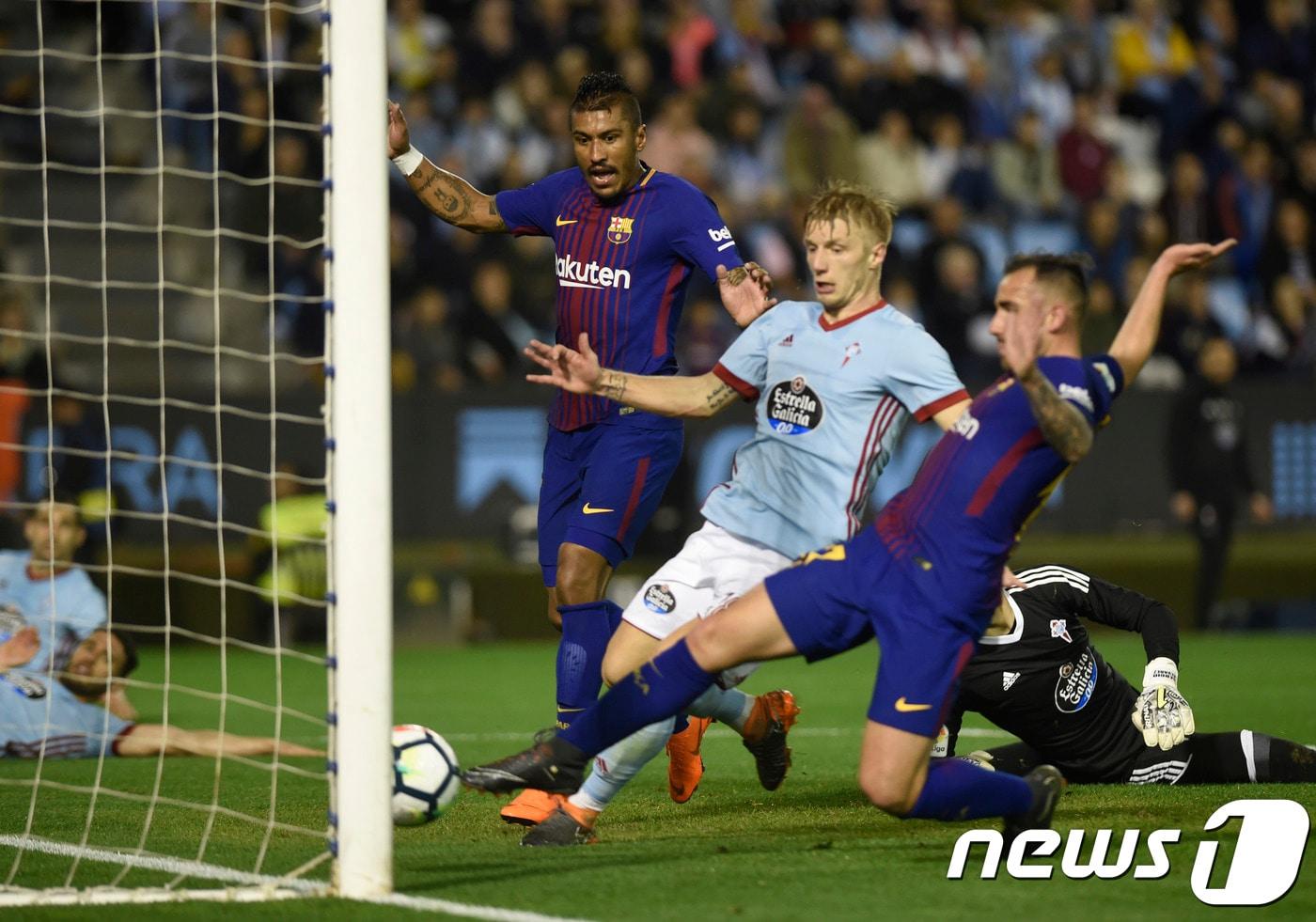 FC바르셀로나의 파코 알카세르가 18일(한국시간) 열린 셀타 비고와의 2017-18 프리메라리가 33라운드에서 2-1로 앞서가는 득점을 만들어냈다. ⓒAFP=News1