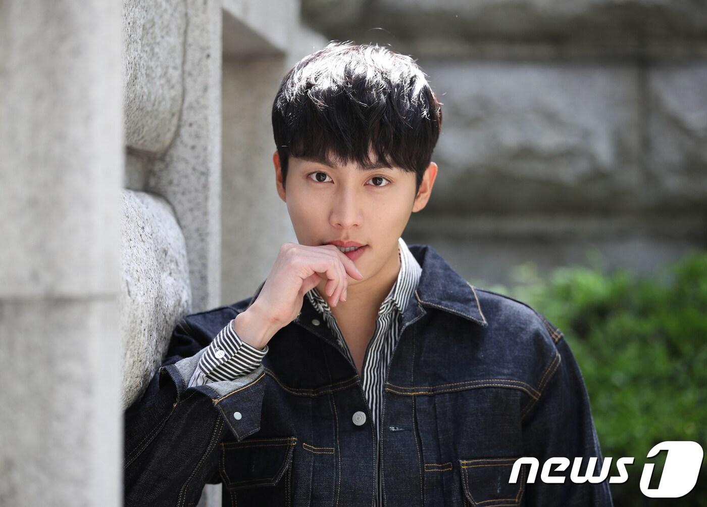 본문 이미지 - 배우 권화운이 18일 서울 종로구 뉴스1 본사에서 인터뷰를 갖고 있다. 권화운은 SBS 수목드라마 ‘스위치 - 세상을 바꿔라’에서 밉지만 싫지 않은 악역을 맡아 주목받고 있다. 2018.4.18/뉴스1 ⓒ News1 박지혜 기자