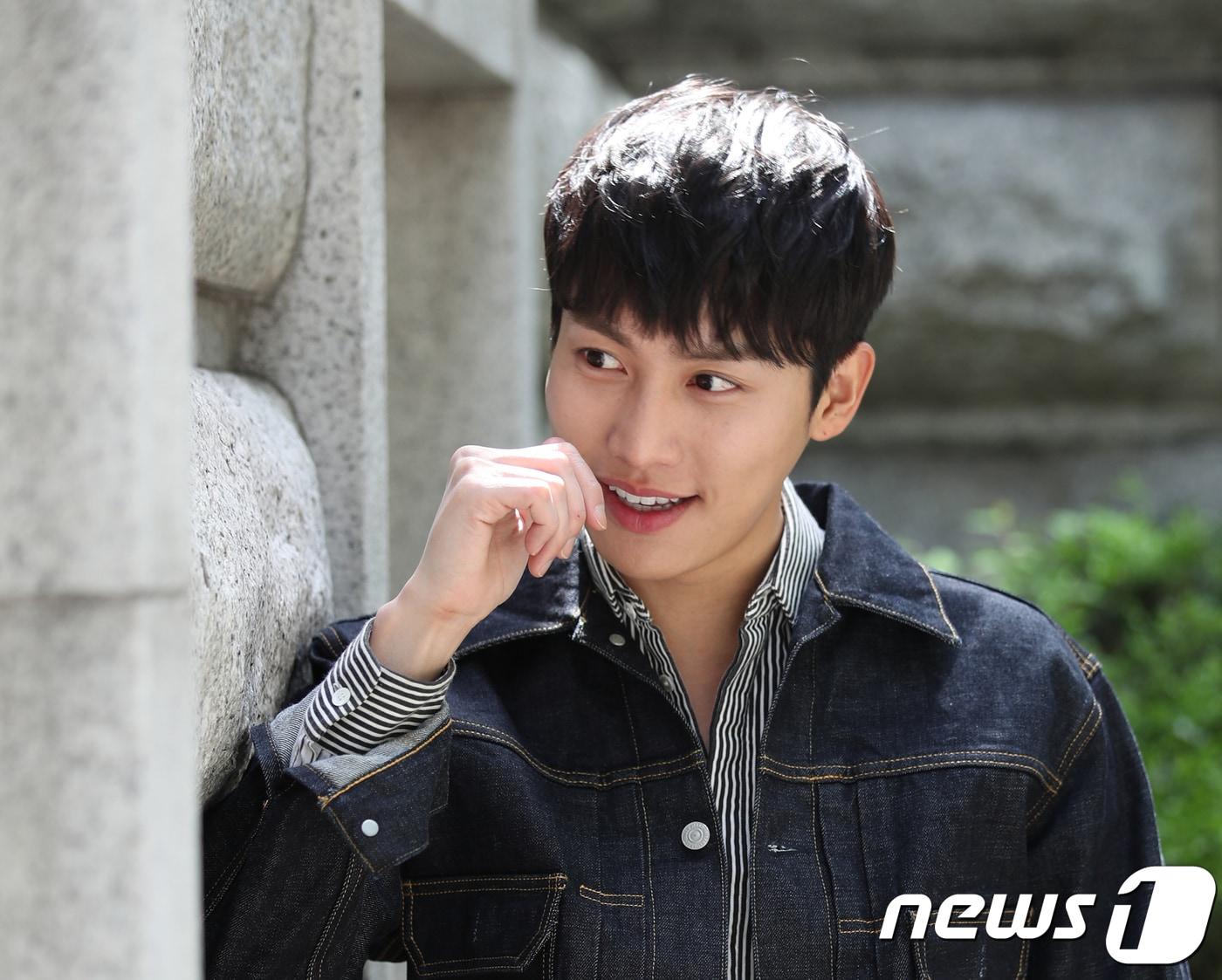 본문 이미지 - 배우 권화운이 18일 서울 종로구 뉴스1 본사에서 인터뷰를 갖고 있다. 권화운은 SBS 수목드라마 ‘스위치 - 세상을 바꿔라’에서 밉지만 싫지 않은 악역을 맡아 주목받고 있다. 2018.4.18/뉴스1 ⓒ News1 박지혜 기자