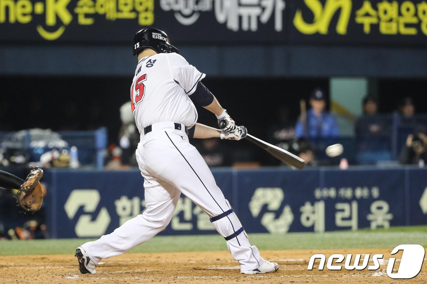 본문 이미지 - 두산 베어스 국해성 타격 장면. /뉴스1 ⓒ News1 유승관 기자